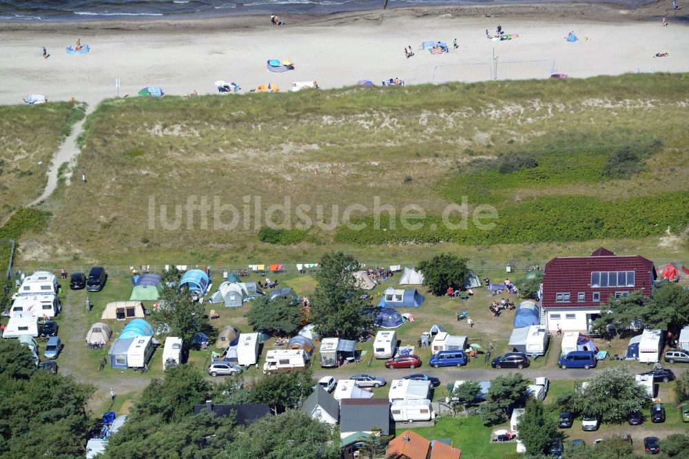 Dierhagen aus der Vogelperspektive: Campingplatz mit Wohnwagen und Zelten in Dierhagen im Bundesland Mecklenburg-Vorpommern