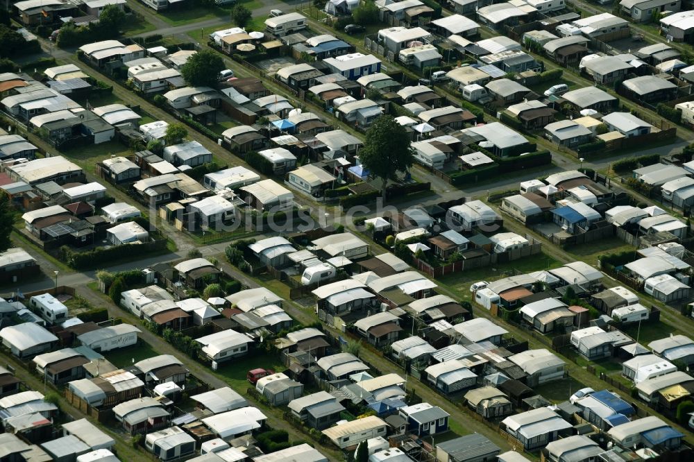 Garrel von oben - Campingplatz mit Wohnwagen und Zelten in Garrel im Bundesland Niedersachsen