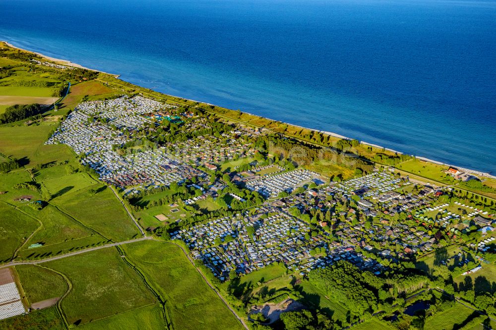 Luftbild Grömitz - Campingplatz mit Wohnwagen und Zelten in Grömitz im Bundesland Schleswig-Holstein, Deutschland