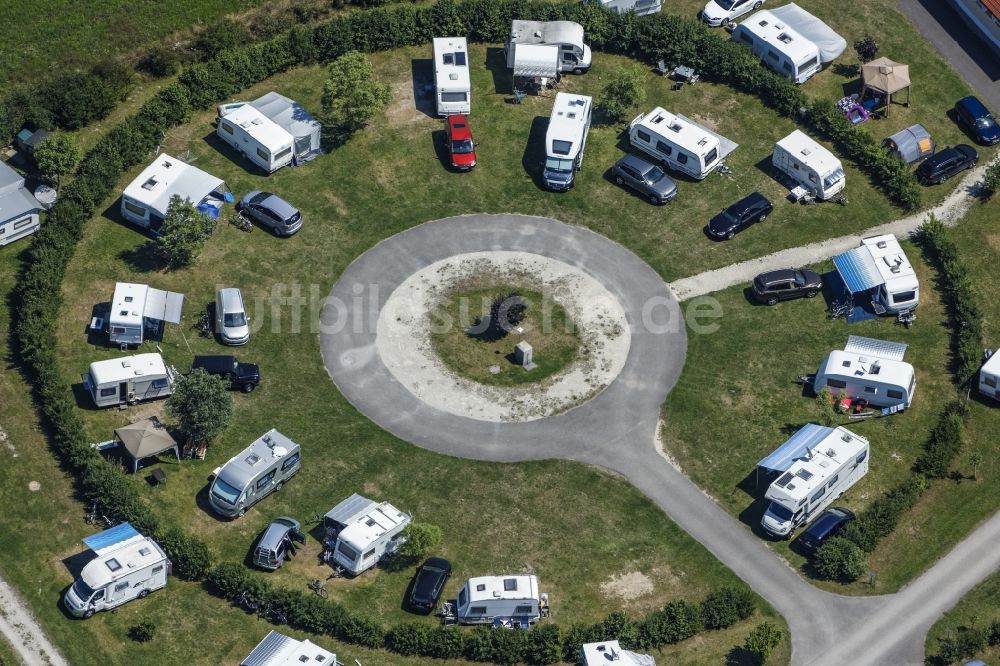 Gunzenhausen von oben - Campingplatz mit Wohnwagen und Zelten in Gunzenhausen im Bundesland Bayern