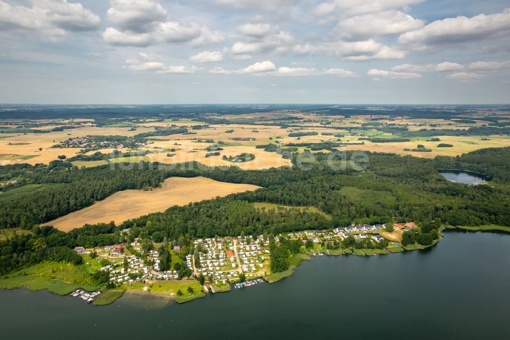 Krakow am See aus der Vogelperspektive: Campingplatz mit Wohnwagen und Zelten in Krakow am See im Bundesland Mecklenburg-Vorpommern