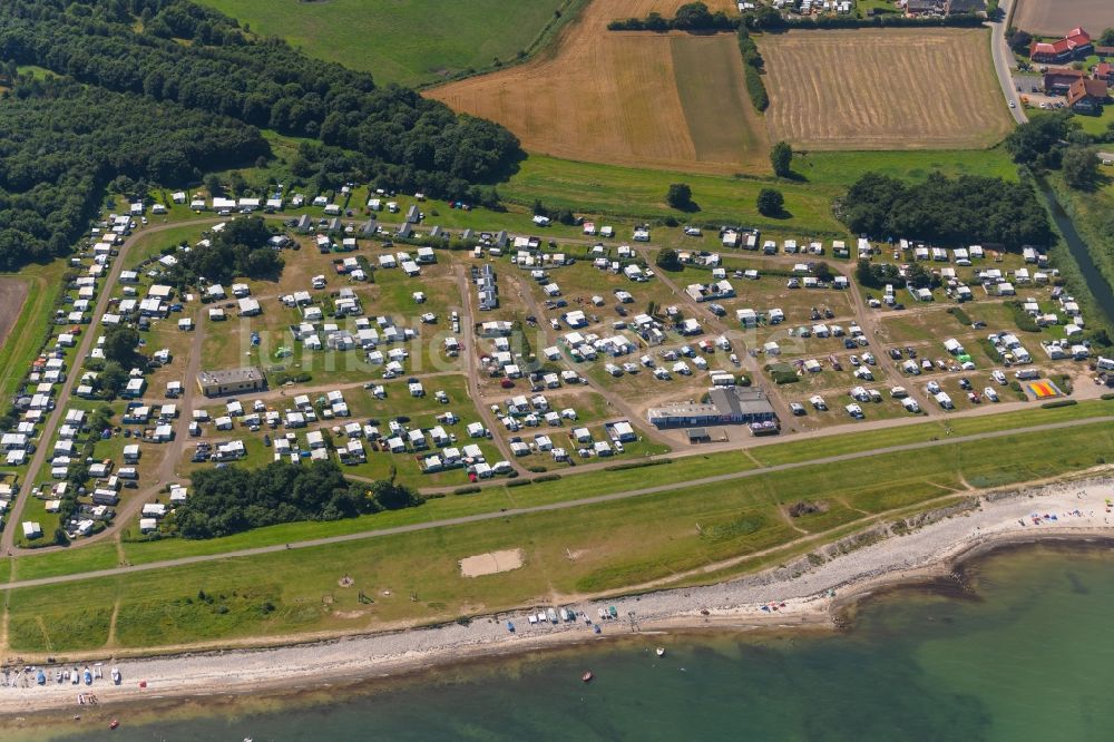 Luftaufnahme Maasholm - Campingplatz mit Wohnwagen und Zelten in Maasholm im Bundesland Schleswig-Holstein, Deutschland