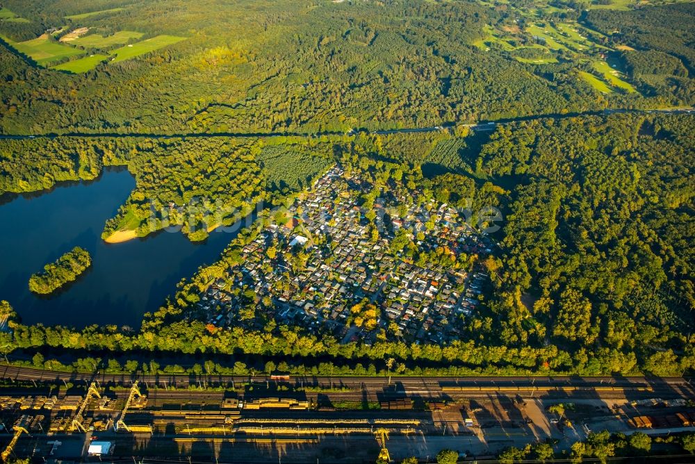 Mülheim an der Ruhr von oben - Campingplatz mit Wohnwagen und Zelten in Mülheim an der Ruhr im Bundesland Nordrhein-Westfalen