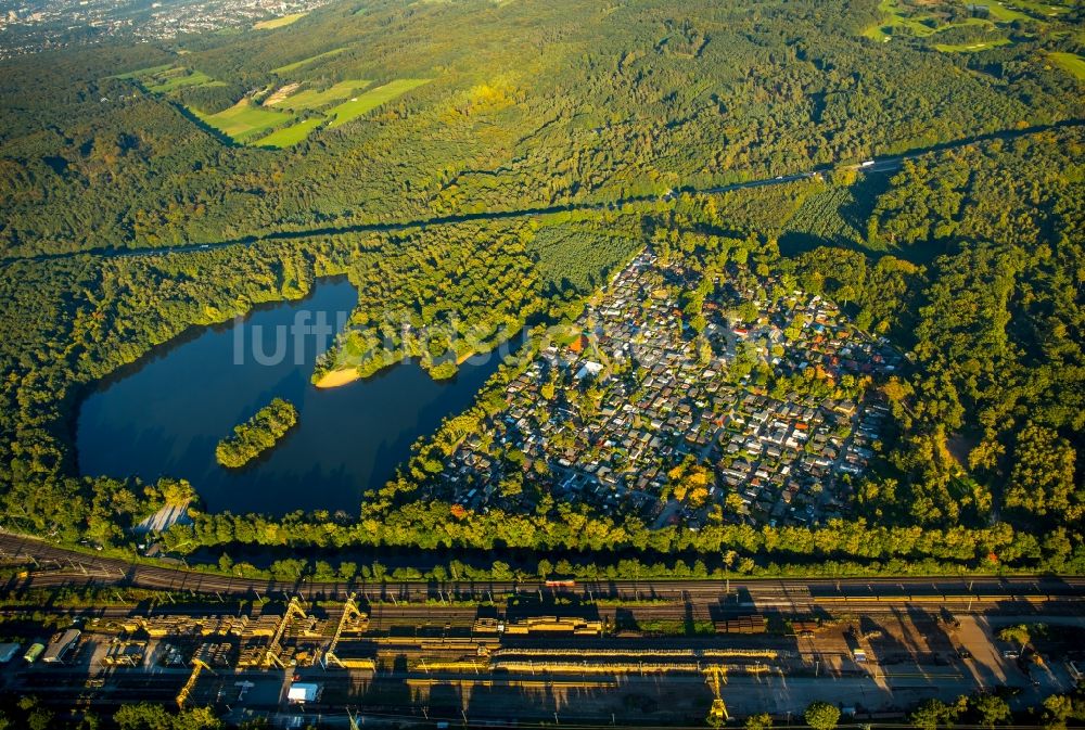 Mülheim an der Ruhr aus der Vogelperspektive: Campingplatz mit Wohnwagen und Zelten in Mülheim an der Ruhr im Bundesland Nordrhein-Westfalen