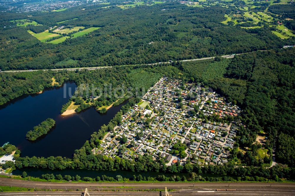 Mülheim an der Ruhr von oben - Campingplatz mit Wohnwagen und Zelten in Mülheim an der Ruhr im Bundesland Nordrhein-Westfalen