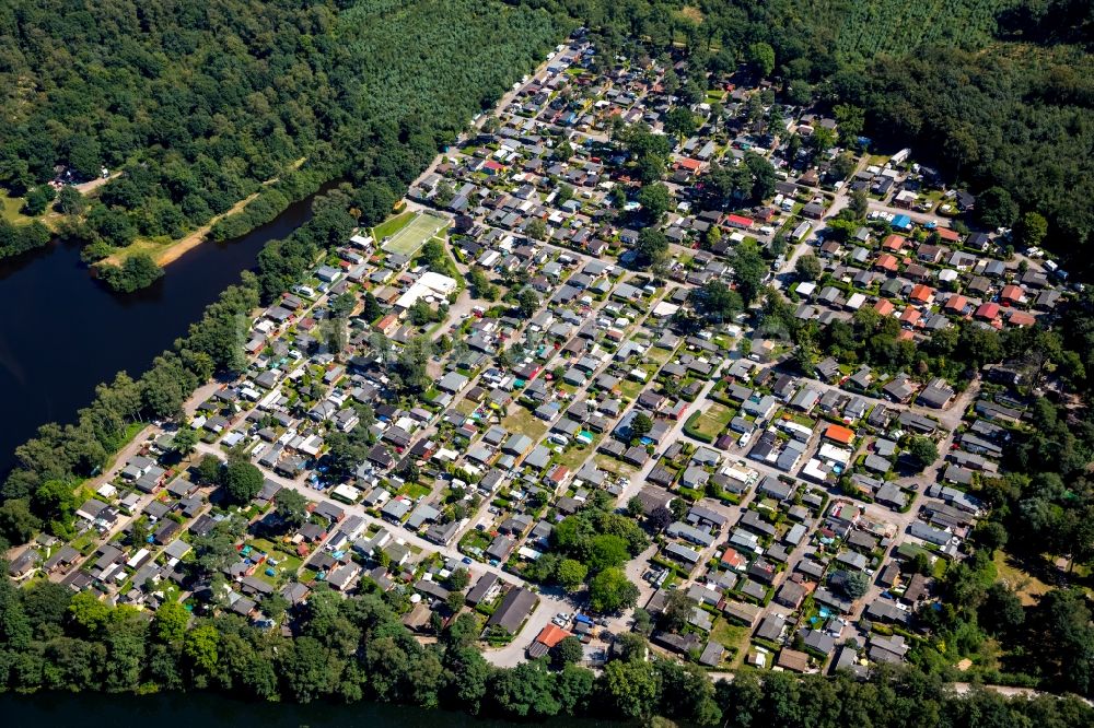 Mülheim an der Ruhr aus der Vogelperspektive: Campingplatz mit Wohnwagen und Zelten in Mülheim an der Ruhr im Bundesland Nordrhein-Westfalen