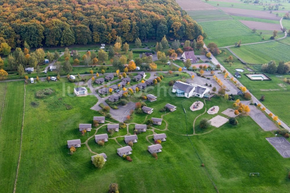 Oberbronn aus der Vogelperspektive: Campingplatz mit Wohnwagen und Zelten in Oberbronn in Grand Est, Frankreich