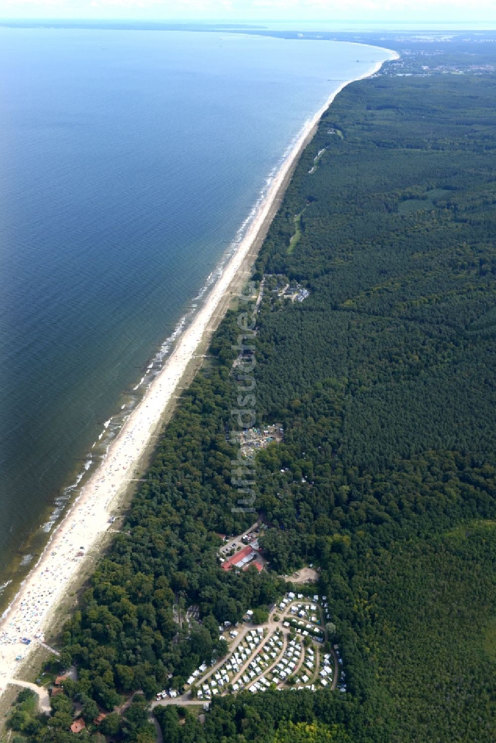 Ückeritz von oben - Campingplatz mit Wohnwagen und Zelten im Ortsteil Kölpinsee in Ückeritz im Bundesland Mecklenburg-Vorpommern