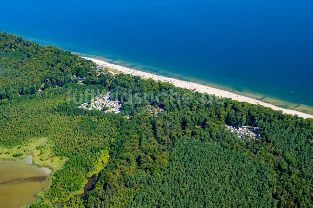 Ückeritz von oben - Campingplatz mit Wohnwagen und Zelten im Ortsteil Kölpinsee in Ückeritz im Bundesland Mecklenburg-Vorpommern