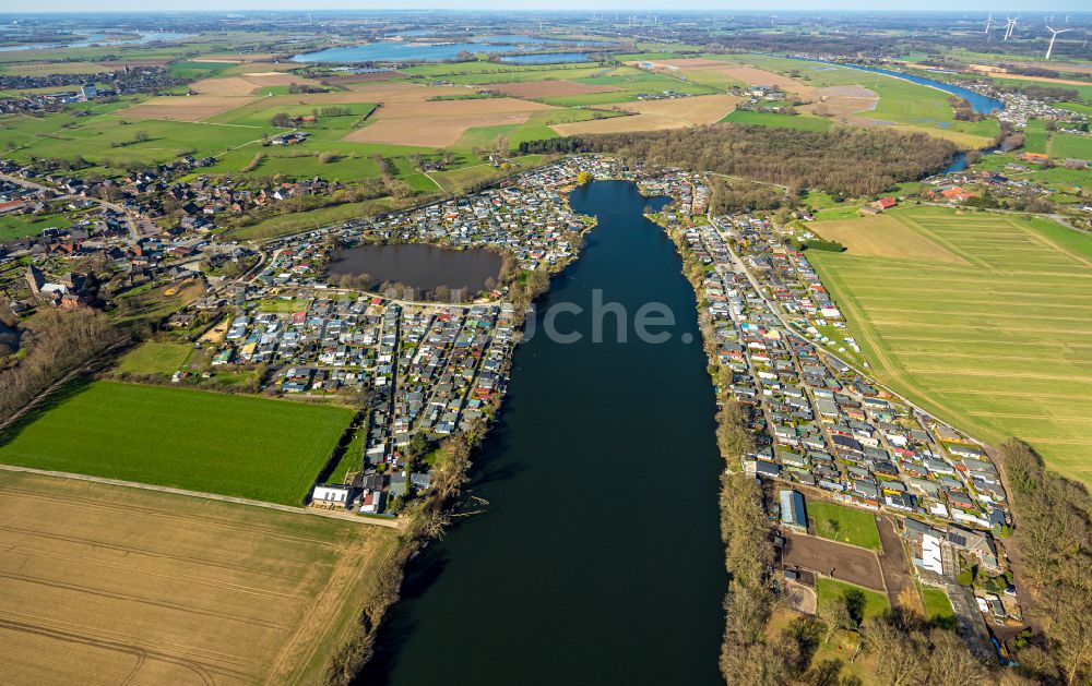 Rees aus der Vogelperspektive: Campingplatz mit Wohnwagen und Zelten im Ortsteil Mehr in Rees im Bundesland Nordrhein-Westfalen, Deutschland