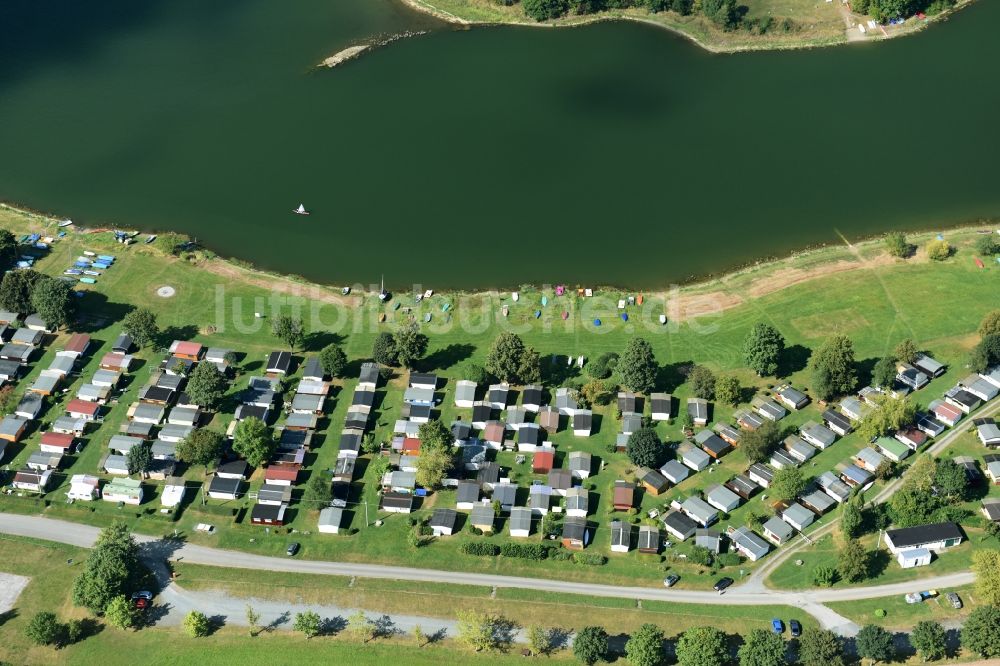 Luftaufnahme Pöhl - Campingplatz mit Wohnwagen und Zelten in Pöhl im Bundesland Sachsen