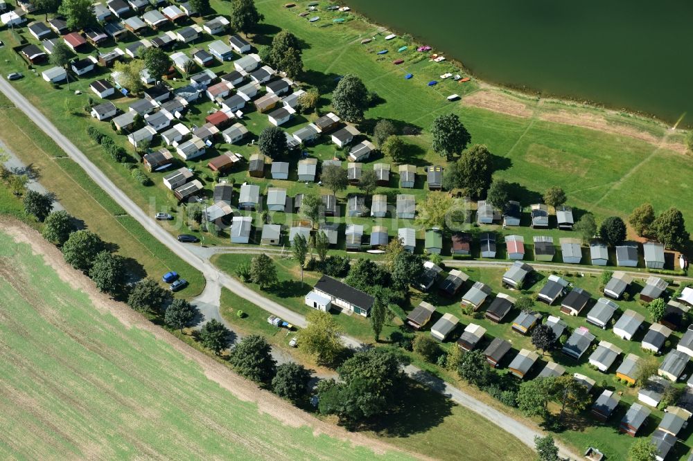 Pöhl aus der Vogelperspektive: Campingplatz mit Wohnwagen und Zelten in Pöhl im Bundesland Sachsen