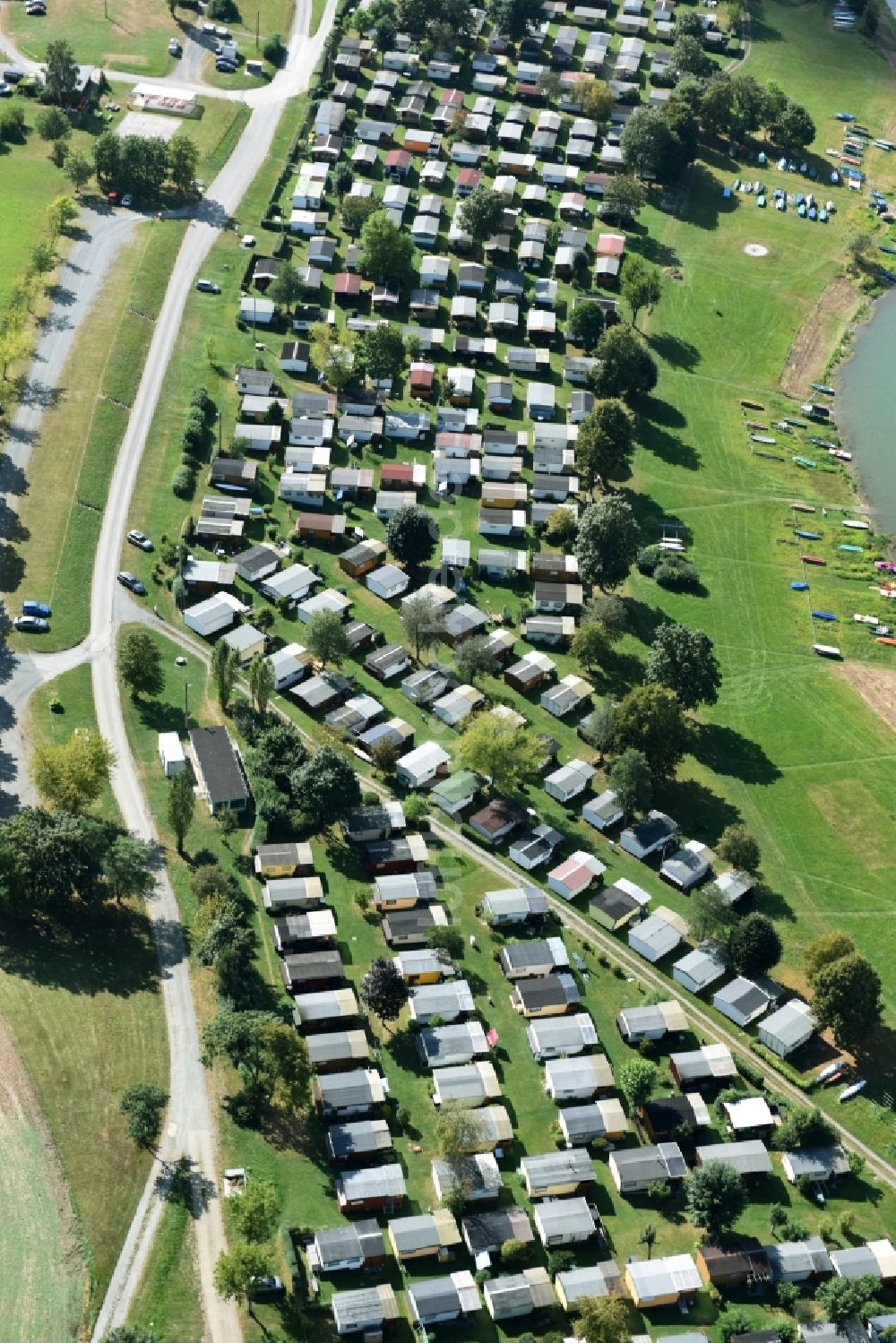 Luftaufnahme Pöhl - Campingplatz mit Wohnwagen und Zelten in Pöhl im Bundesland Sachsen