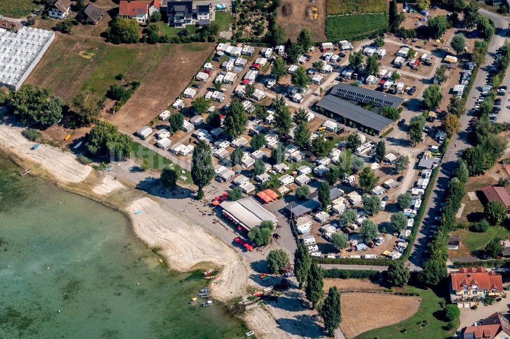 Reichenau aus der Vogelperspektive: Campingplatz mit Wohnwagen und Zelten in Reichenau im Bundesland Baden-Württemberg, Deutschland