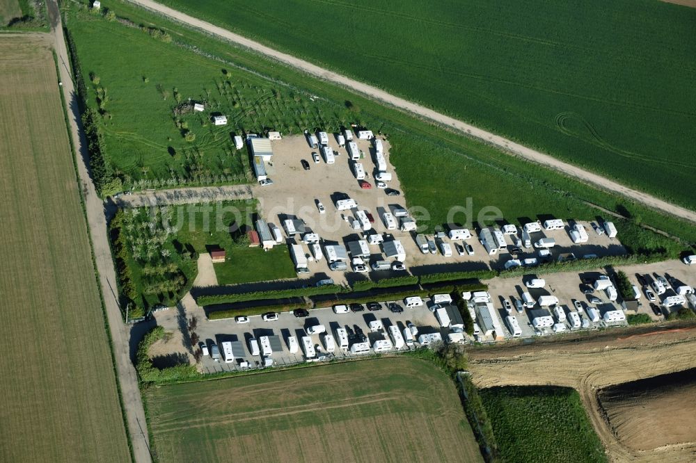 Saint-Cyr-l'École aus der Vogelperspektive: Campingplatz mit Wohnwagen und Zelten in Saint-Cyr-l'École in Ile-de-France, Frankreich