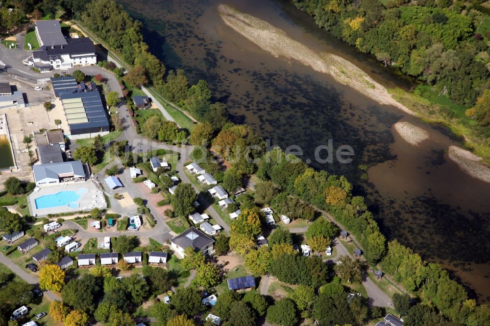 Luftaufnahme Saumur - Campingplatz mit Wohnwagen und Zelten in Saumur in Pays de la Loire, Frankreich