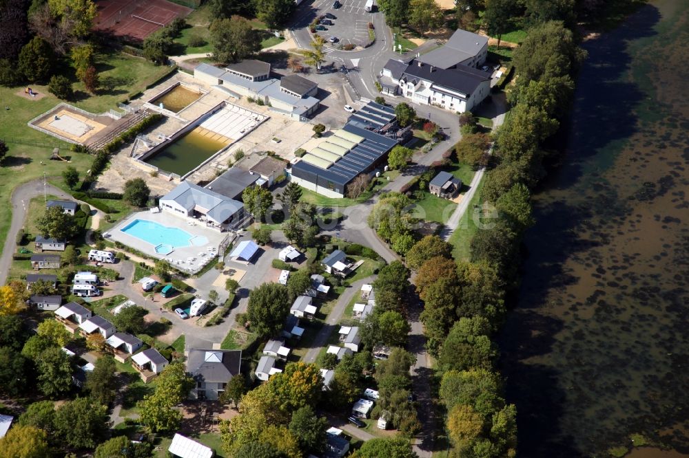 Saumur von oben - Campingplatz mit Wohnwagen und Zelten in Saumur in Pays de la Loire, Frankreich