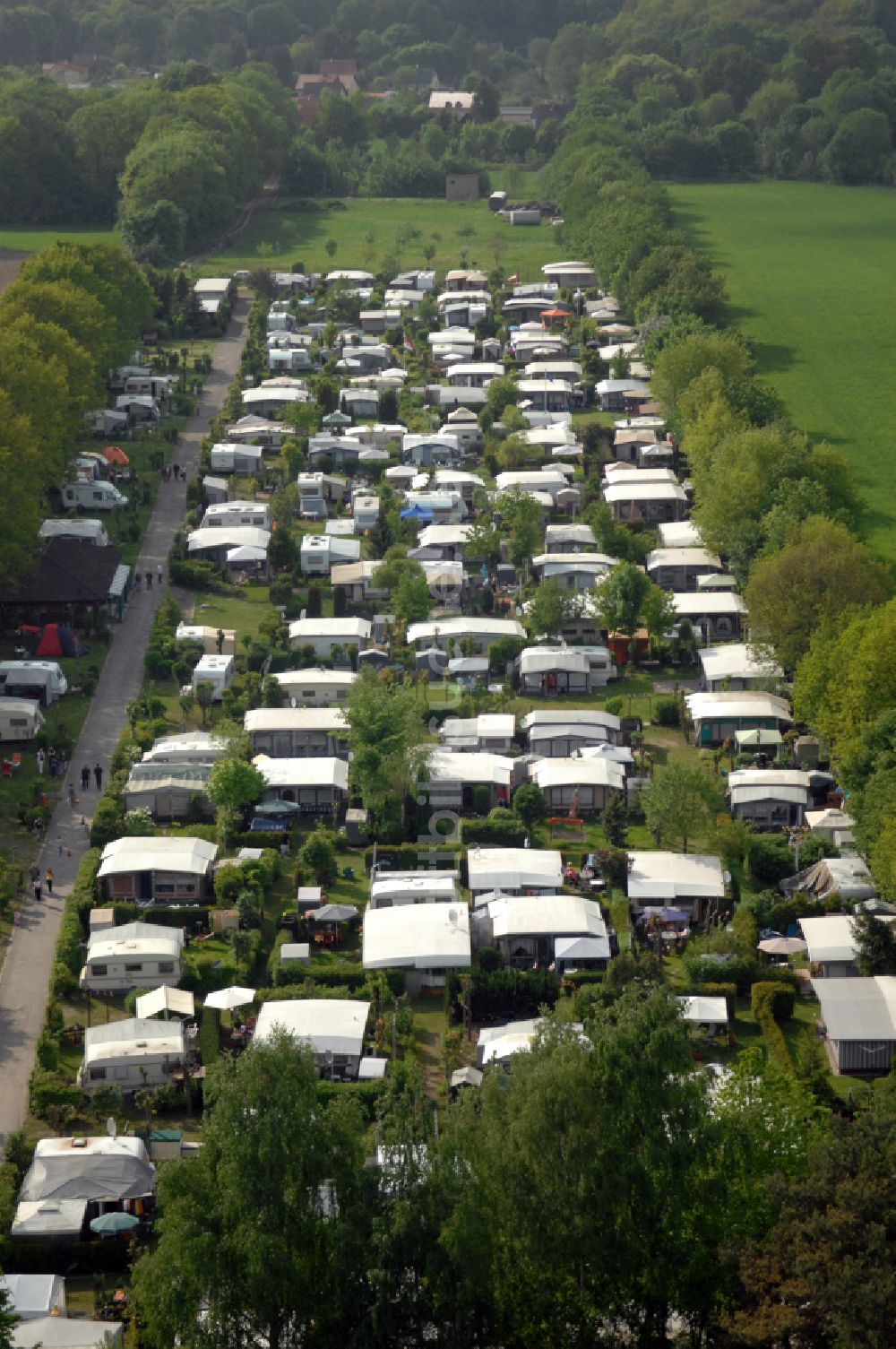 Luftaufnahme Tiefensee - Campingplatz mit Wohnwagen und Zelten in Tiefensee im Bundesland Brandenburg, Deutschland