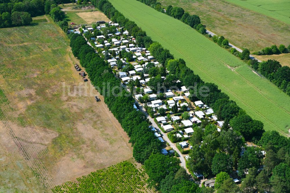 Tiefensee von oben - Campingplatz mit Wohnwagen und Zelten in Tiefensee im Bundesland Brandenburg, Deutschland