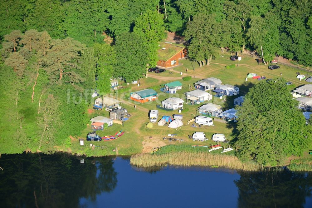 Neuruppin von oben - Campingplatz mit Wohnwagen und Zelten am Ufer des Zermützelsees im Stadtgebiet von Neuruppin im Bundesland Brandenburg