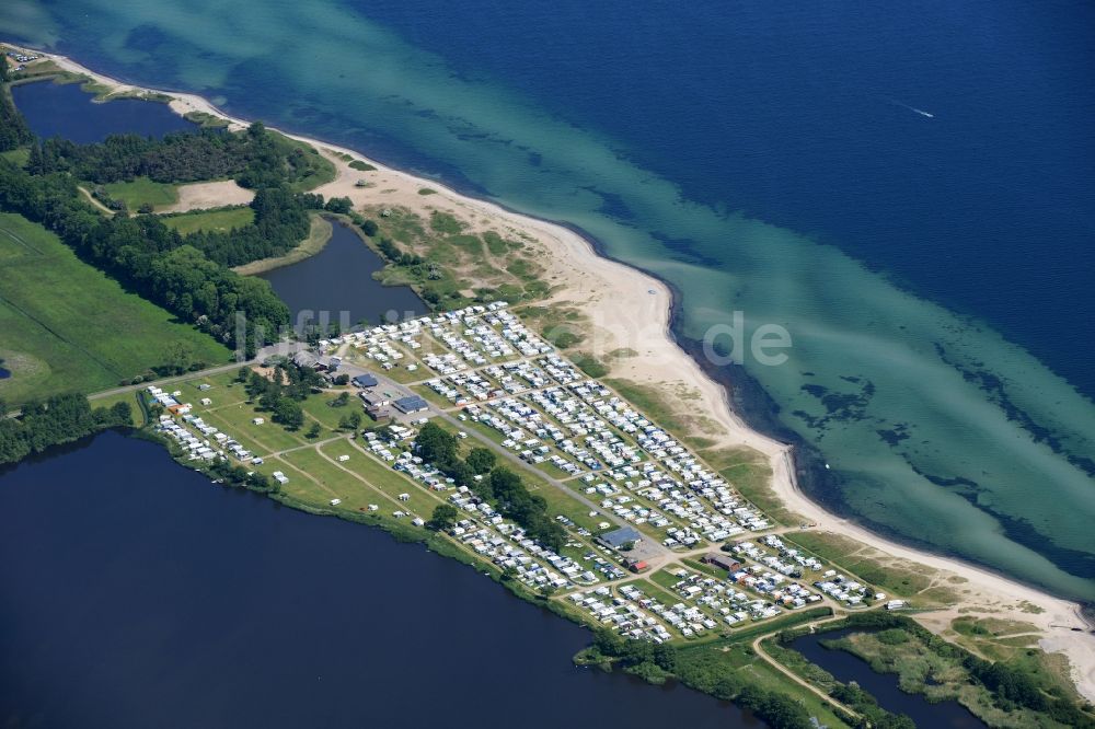 Luftaufnahme Waabs - Campingplatz mit Wohnwagen und Zelten in Waabs im Bundesland Schleswig-Holstein