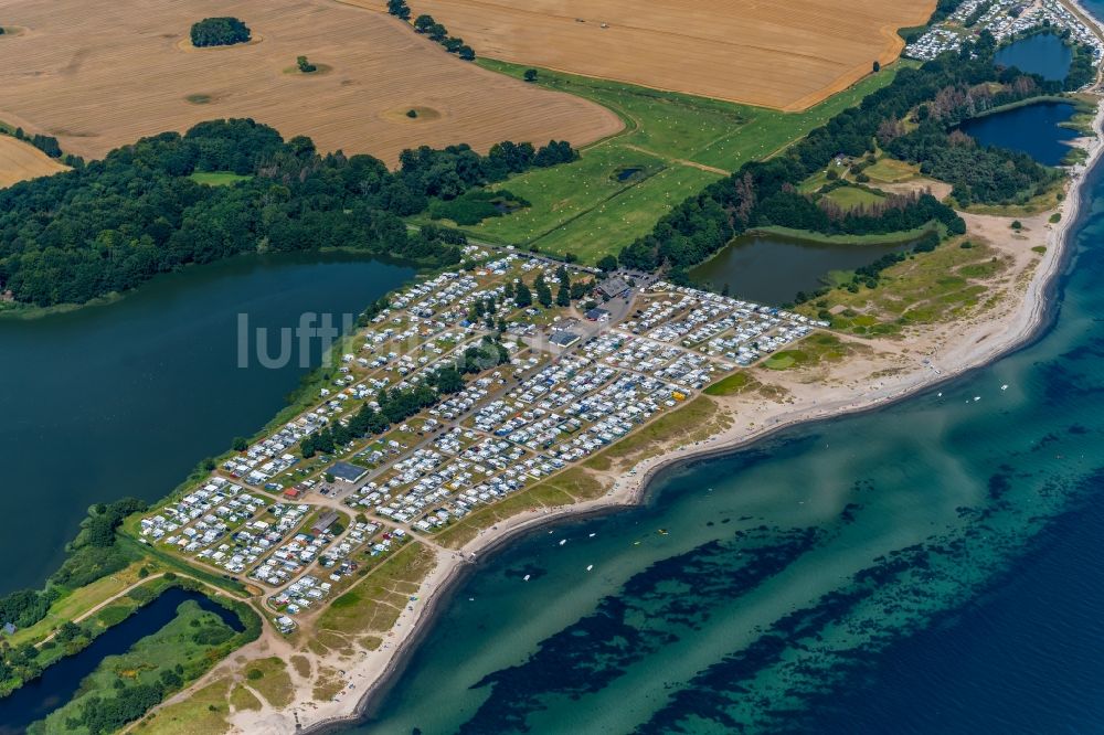 Luftaufnahme Waabs - Campingplatz mit Wohnwagen und Zelten in Waabs im Bundesland Schleswig-Holstein