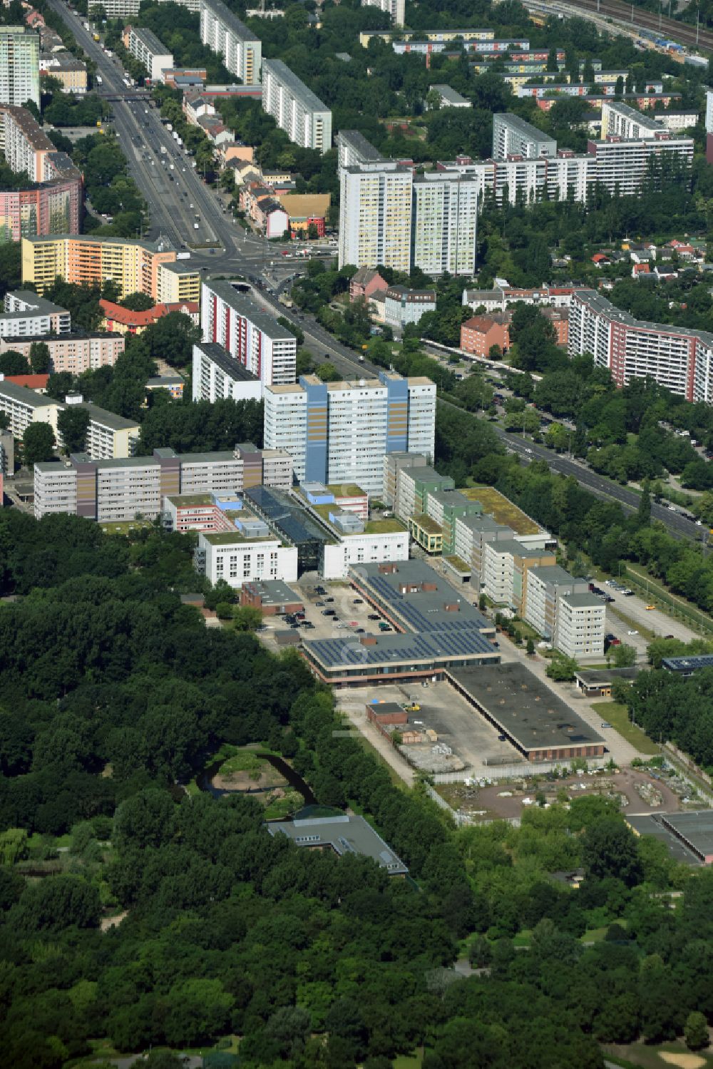 Berlin aus der Vogelperspektive: Campus- Gebaude der Fachhochschule HWR Berlin Campus Lichtenberg Alt-Friedrichsfelde in Berlin