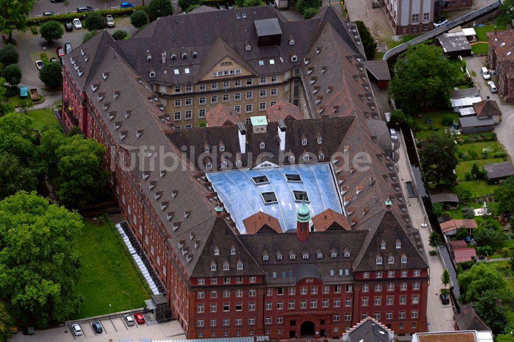 Freiburg im Breisgau aus der Vogelperspektive: Campus- Gebäude der Albert- Ludwig- Universität in Freiburg im Breisgau im Bundesland Baden-Württemberg