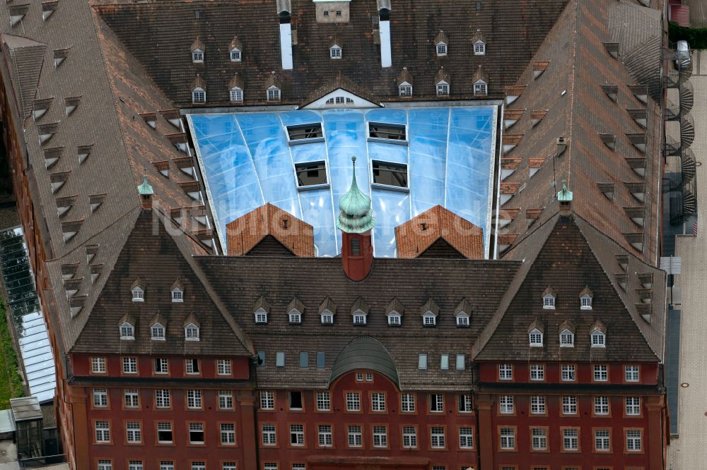 Freiburg im Breisgau aus der Vogelperspektive: Campus- Gebäude der Albert- Ludwig- Universität in Freiburg im Breisgau im Bundesland Baden-Württemberg