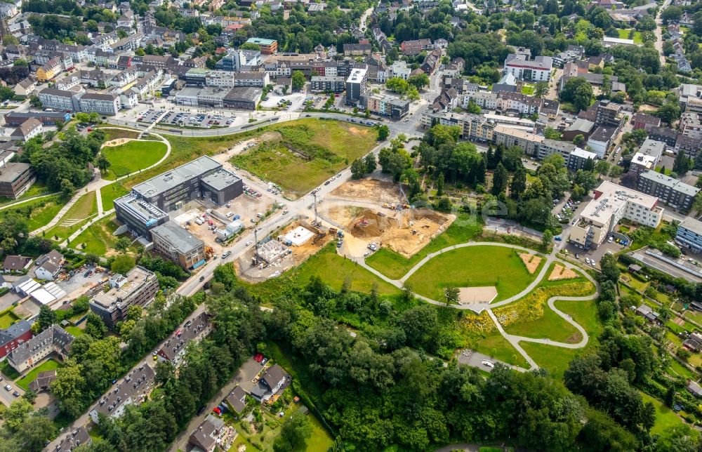 Luftaufnahme Heiligenhaus - Campus- Gebäude der Fachhochschule Bochum am Panorama Park - Hefelmannpark in Heiligenhaus im Bundesland Nordrhein-Westfalen