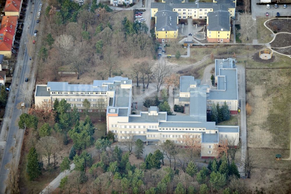 Berlin aus der Vogelperspektive: Campus- Gebäude der Fachhochschule Katholische Hochschule für Sozialwesen Berlin im Ortsteil Karlshorst in Berlin, Deutschland