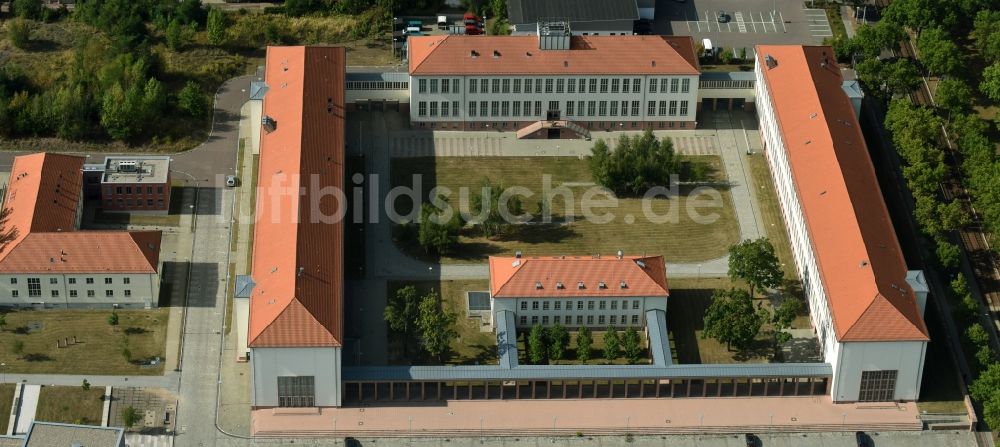 Halle (Saale) aus der Vogelperspektive: Campus- Gebäude des Instituts für Physik der Martin-Luther-Universität Halle-Wittenberg in Halle (Saale) im Bundesland Sachsen-Anhalt