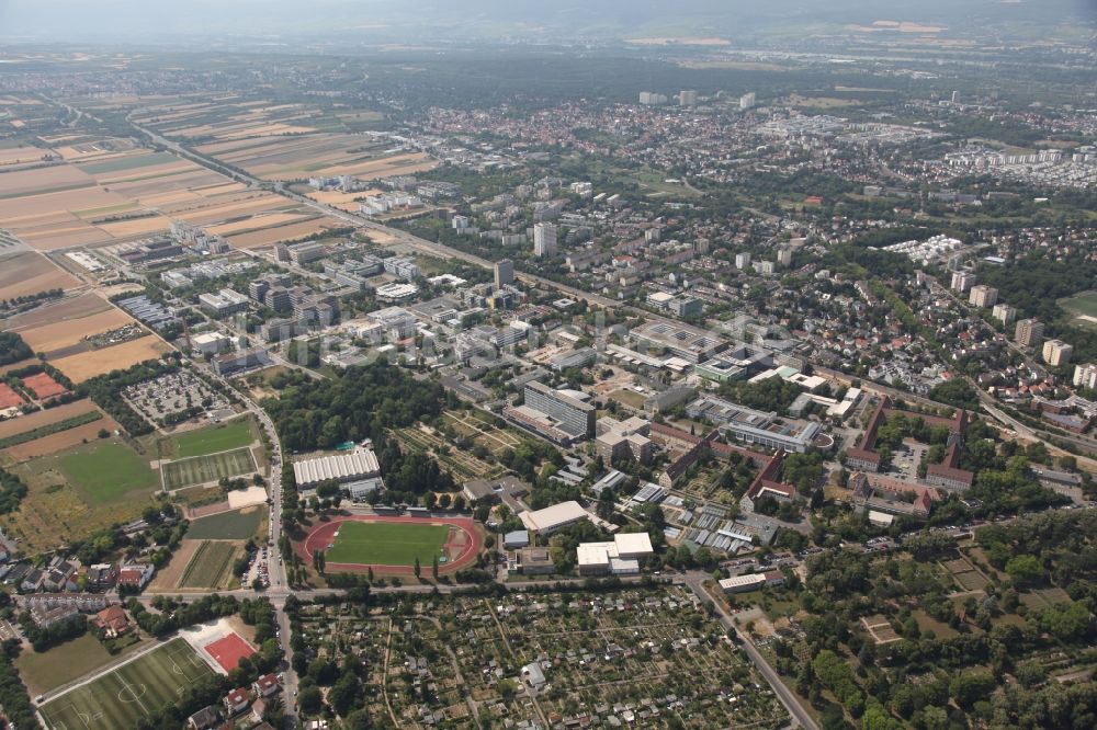Mainz aus der Vogelperspektive: Campus- Gebäude der Johannes Gutenberg Universität in Mainz im Bundesland Rheinland-Pfalz