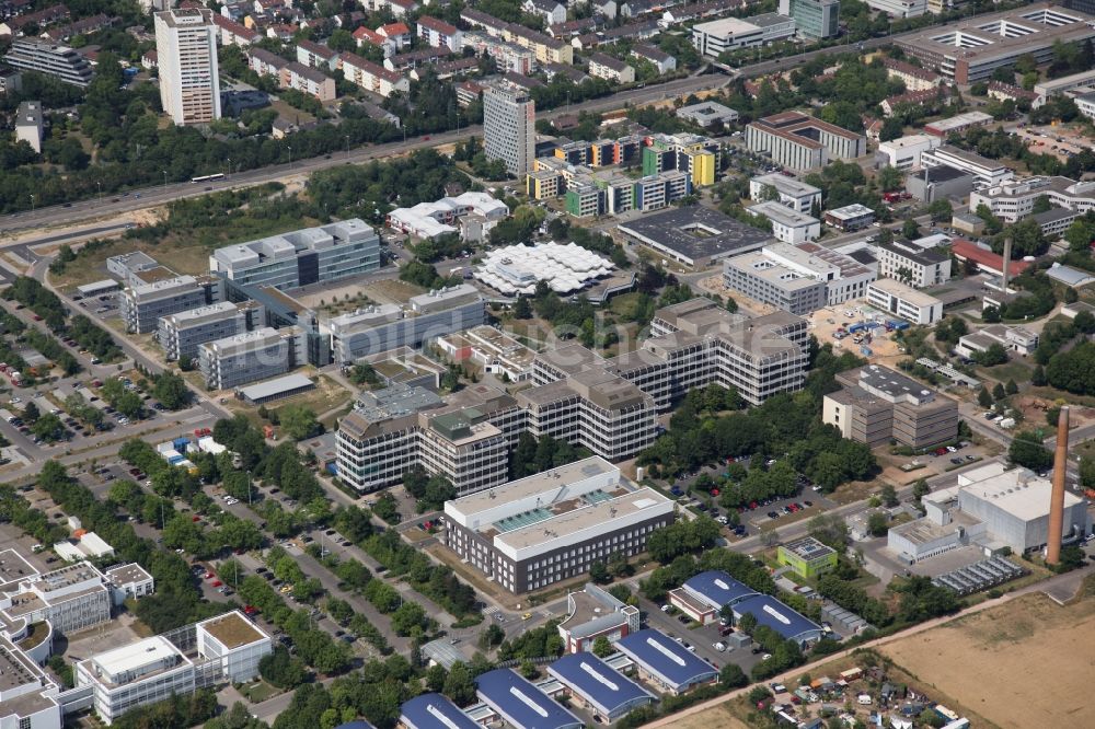 Mainz aus der Vogelperspektive: Campus- Gebäude der Johannes Gutenberg Universität in Mainz im Bundesland Rheinland-Pfalz
