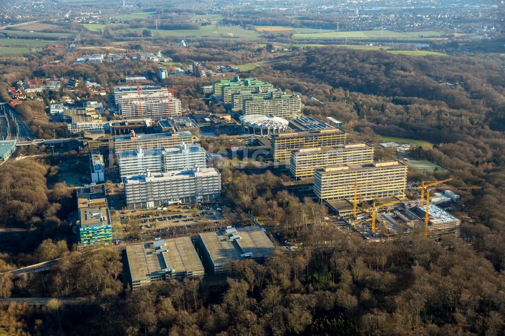 Bochum aus der Vogelperspektive: Campus- Gebäude der Ruhr-Universität in Bochum im Bundesland Nordrhein-Westfalen