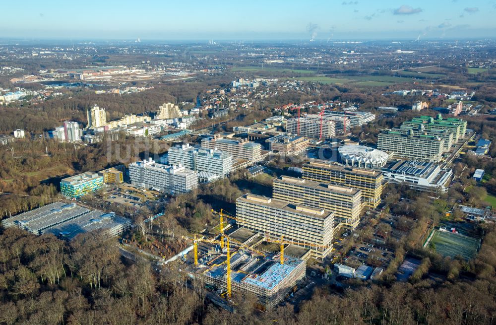 Bochum aus der Vogelperspektive: Campus- Gebäude der Ruhr-Universität in Bochum im Bundesland Nordrhein-Westfalen