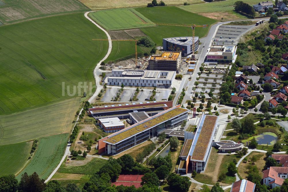 Luftaufnahme Hof - Campus- Gebäude der Universität am Alfons-Goppel-Platz in Hof im Bundesland Bayern, Deutschland