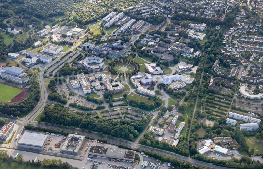 Bayreuth aus der Vogelperspektive: Campus- Gebäude der Universität in Bayreuth im Bundesland Bayern