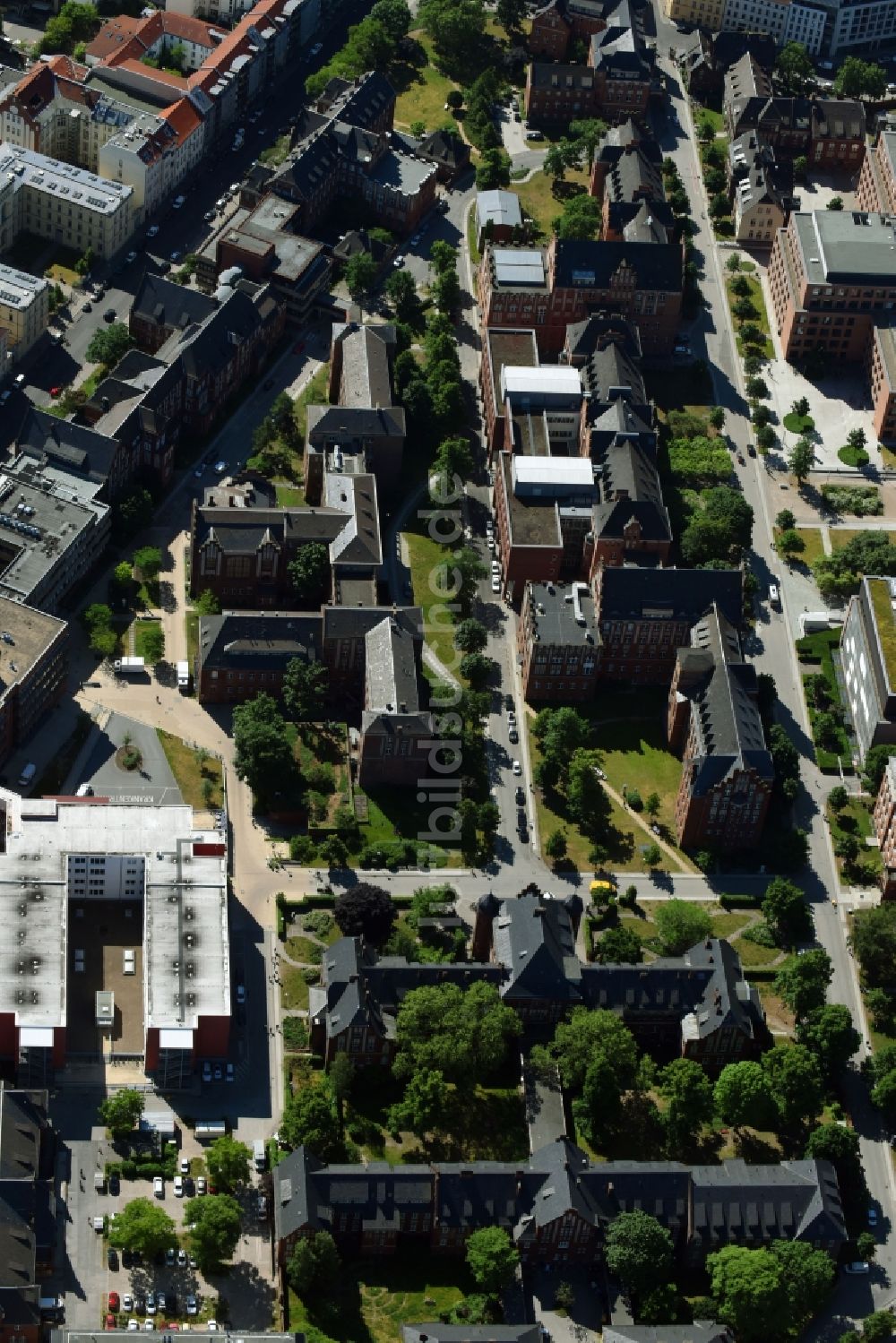 Luftbild Berlin - Campus- Gebäude der Universität der Charité – Universitätsmedizin Berlin in Berlin, Deutschland