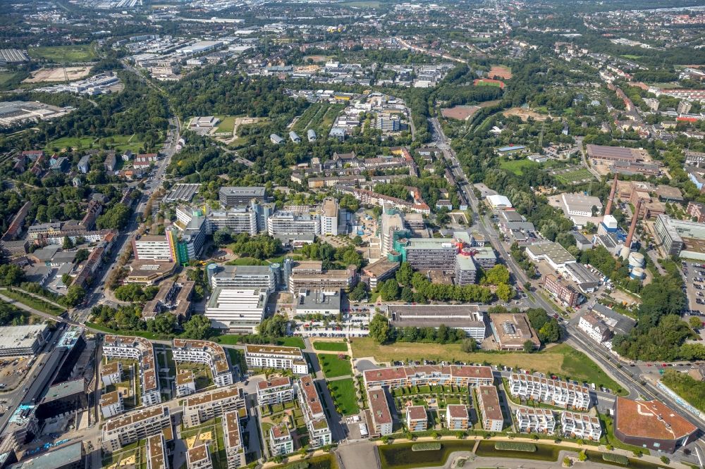 Essen von oben - Campus- Gebäude der Universität Duisburg-Essen in Essen im Bundesland Nordrhein-Westfalen - NRW, Deutschland