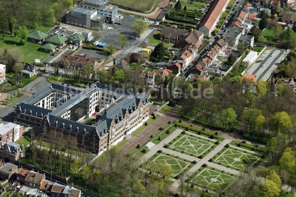 Luftbild Lens - Campus- Gebäude der Universität Faculte des Sciences an der Jean Perrin Rue Jean Souvraz in Lens in Nord-Pas-de-Calais Picardie, Frankreich