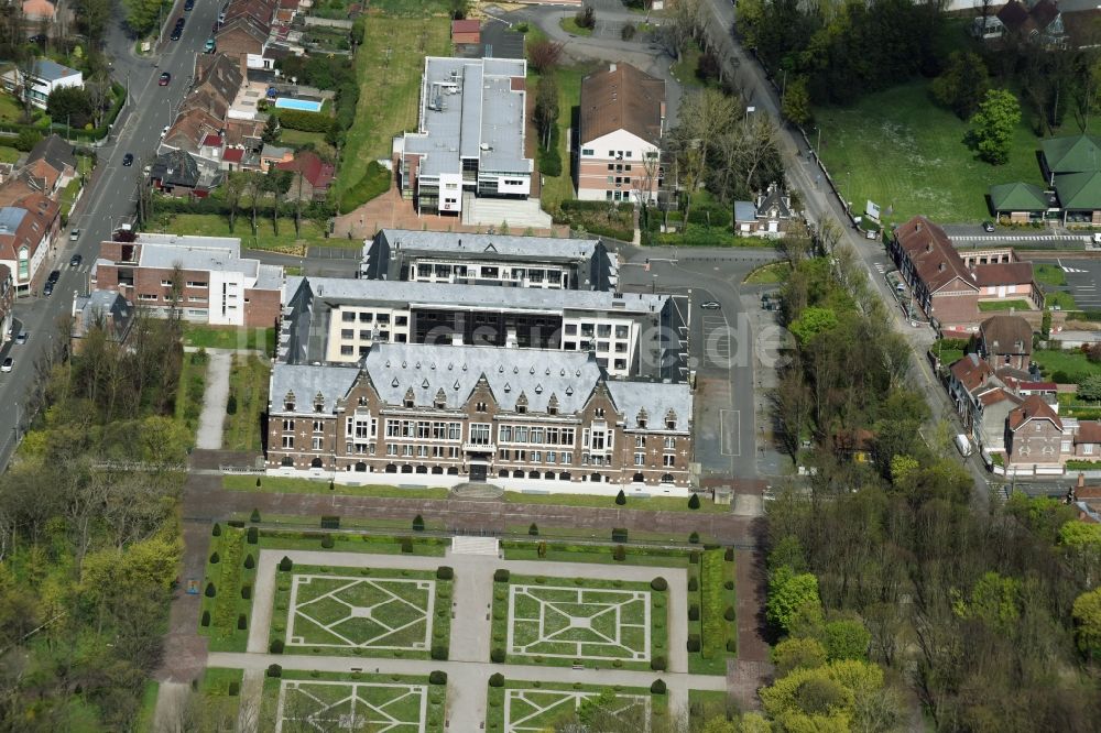 Luftbild Lens - Campus- Gebäude der Universität Faculte des Sciences an der Jean Perrin Rue Jean Souvraz in Lens in Nord-Pas-de-Calais Picardie, Frankreich