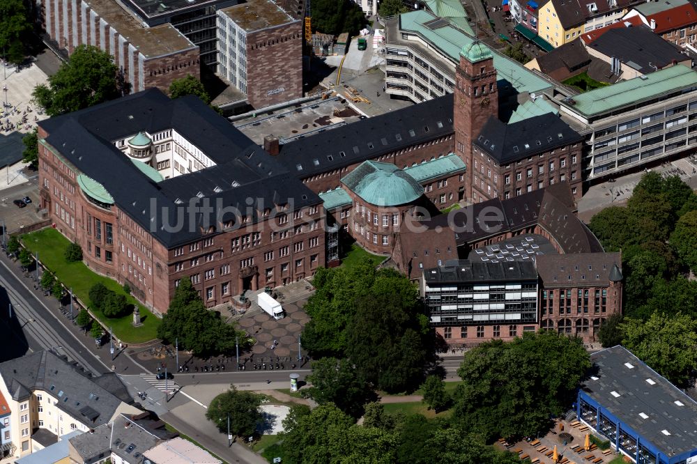 Freiburg im Breisgau aus der Vogelperspektive: Campus- Gebäude der Universität Freiburg in Freiburg im Breisgau im Bundesland Baden-Württemberg, Deutschland