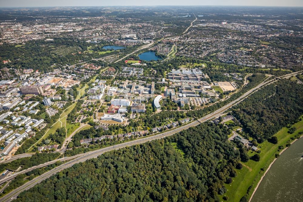 Düsseldorf aus der Vogelperspektive: Campus- Gebäude der Universität Heinrich-Heine-Universität in Düsseldorf im Bundesland Nordrhein-Westfalen, Deutschland