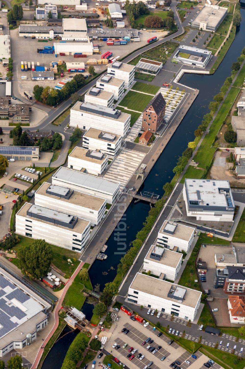 Luftaufnahme Kleve - Campus- Gebäude der Universität Hochschule Rhein-Waal in Kleve im Bundesland Nordrhein-Westfalen, Deutschland