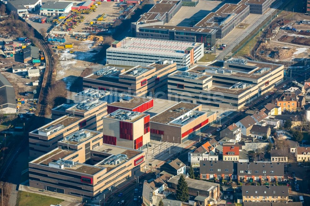 Mülheim an der Ruhr von oben - Campus- Gebäude der Universität Hochschule Ruhr West - Campus Mülheim Duisburger Straße in Mülheim an der Ruhr im Bundesland Nordrhein-Westfalen