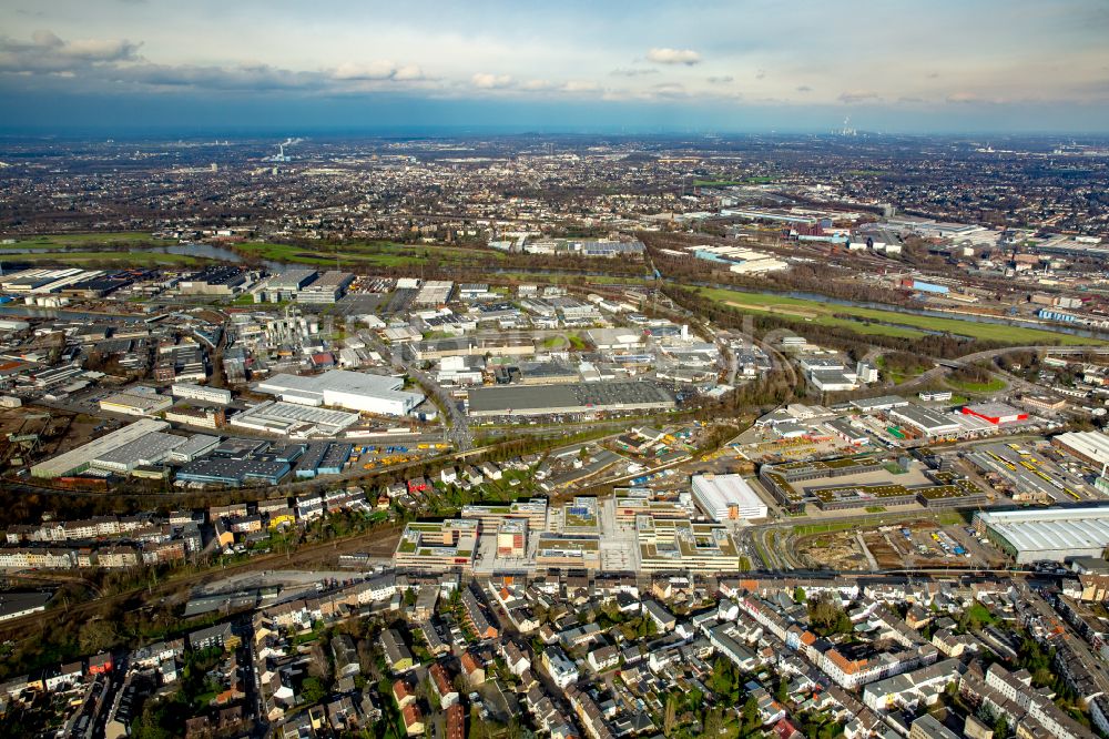 Luftaufnahme Mülheim an der Ruhr - Campus- Gebäude der Universität Hochschule Ruhr West - Campus Mülheim in Mülheim an der Ruhr im Bundesland Nordrhein-Westfalen