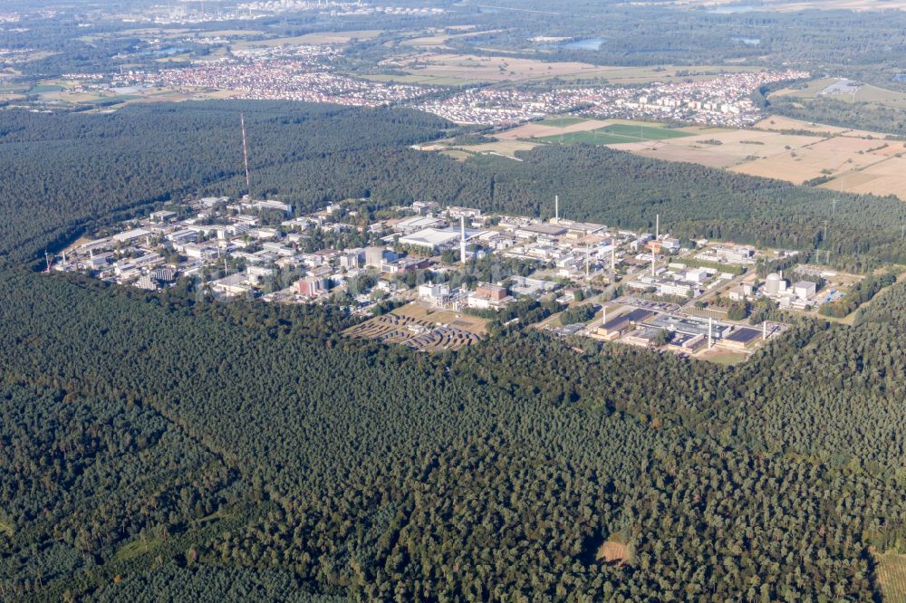 Eggenstein-Leopoldshafen von oben - Campus- Gebäude der Universität KIT Karlsruher Institut für Technologie in Eggenstein-Leopoldshafen im Bundesland Baden-Württemberg, Deutschland