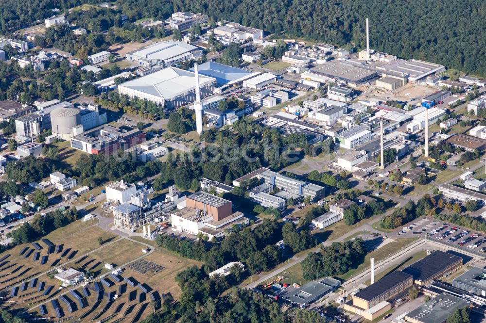 Luftaufnahme Eggenstein-Leopoldshafen - Campus- Gebäude der Universität KIT Karlsruher Institut für Technologie in Eggenstein-Leopoldshafen im Bundesland Baden-Württemberg, Deutschland