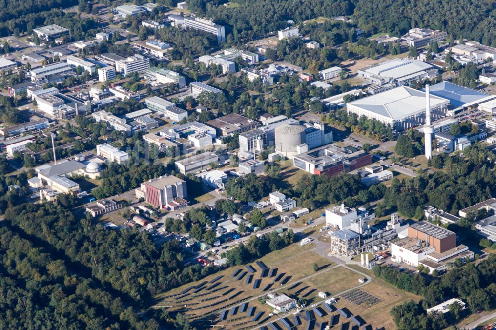 Eggenstein-Leopoldshafen von oben - Campus- Gebäude der Universität KIT Karlsruher Institut für Technologie in Eggenstein-Leopoldshafen im Bundesland Baden-Württemberg, Deutschland